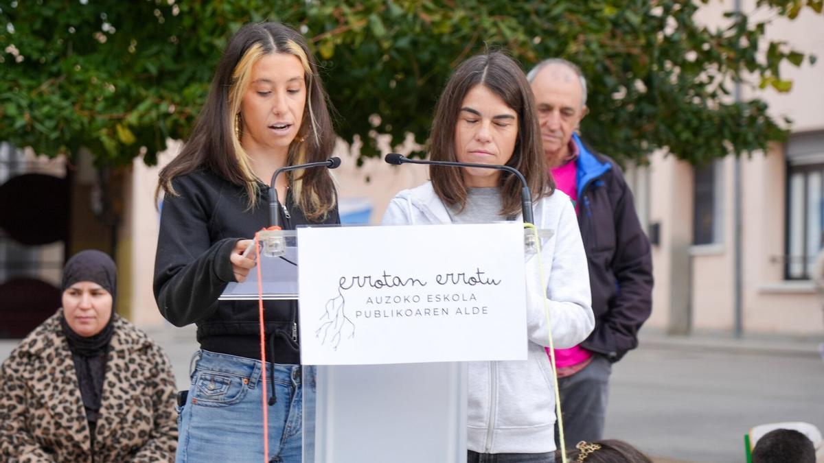 Presentación de la red Errotan Errotu que se ha creado para impulsar y defender el nuevo proyecto educativo Errota