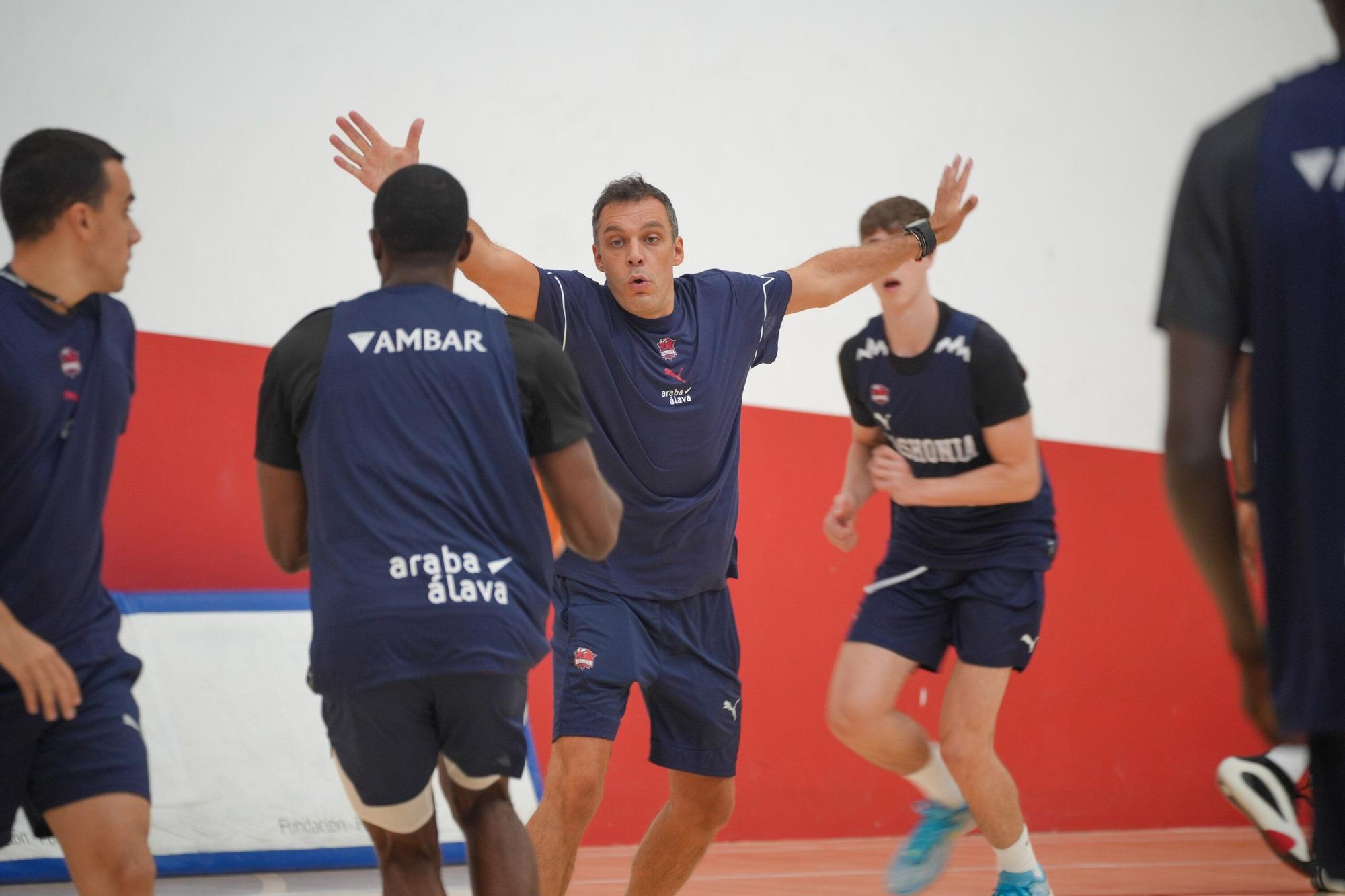 En imágenes: Así entrena el Baskonia bajo las órdenes de Galbiati