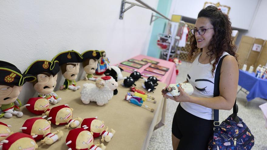 El espacio Dirdira acoge un mercadillo de segunda mano con objetos de Sanfermines