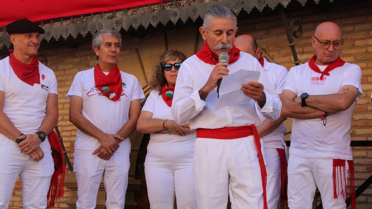 Eugenio Alduan agradeciendo el nombramiento de Corellano Popular.