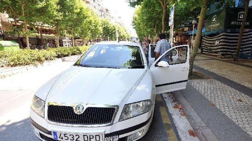 El Ayuntamiento rebaja la propuesta de los taxistas y subirá las tarifas un 3,3% en 2012