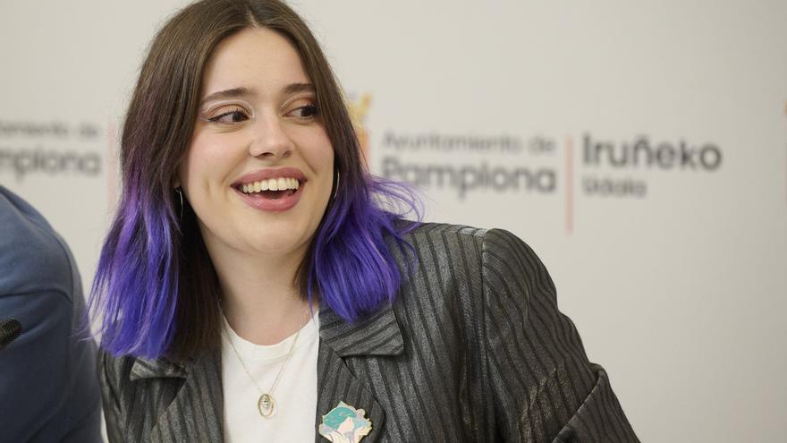Marta Garatea, autora del cartel de San Fermín 2026: “Está todo abarrotado de muchas cosas, como lo siento yo. Todo a la vez”