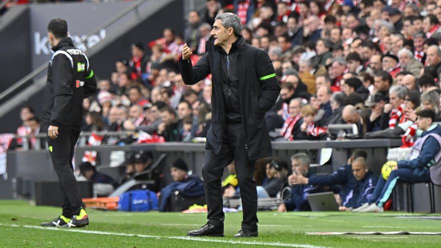 Valverde, satisfecho; Luis Castro, indignado: "Había un balón dentro del campo"