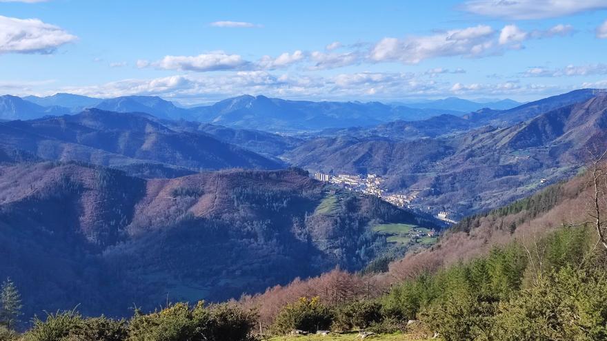 Una conferencia en Soraluze, como adelanto a la marcha montañera de protesta contra el parque eólico de Basalgo