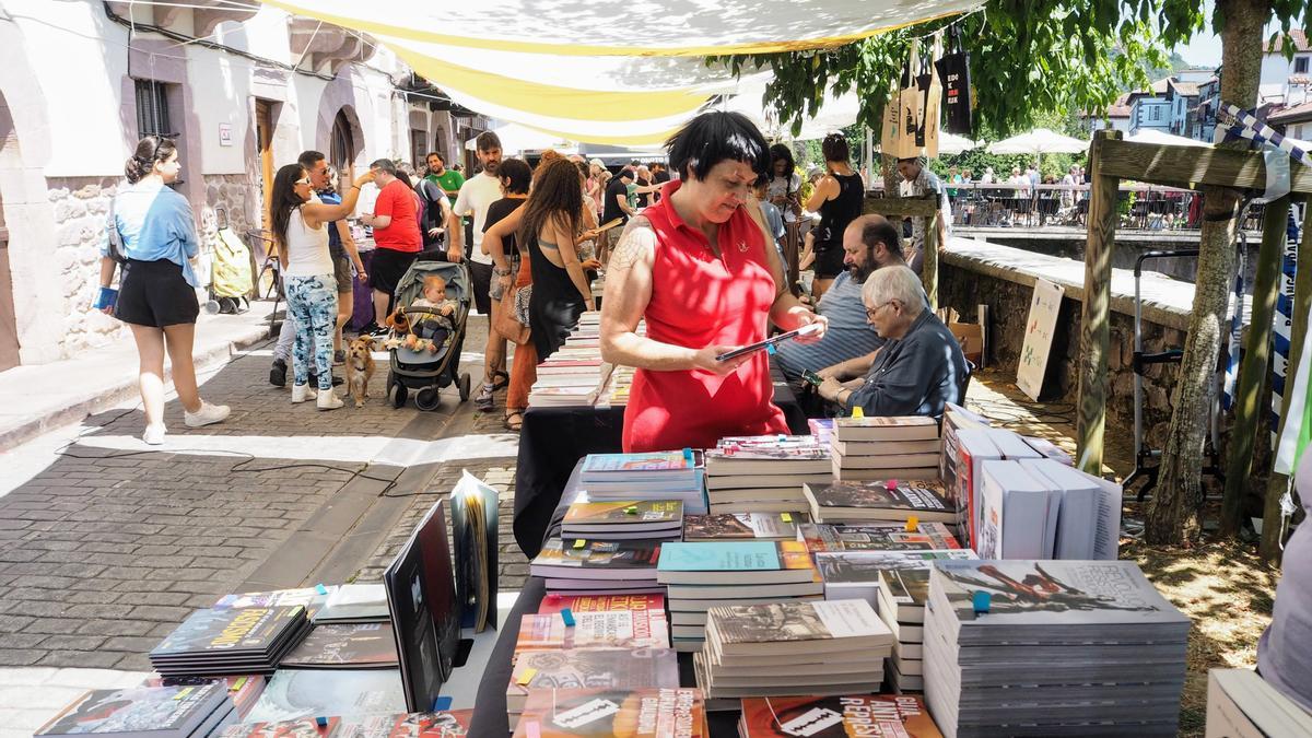 El barrio de Txokoto en Elizondo se volverá a llenar de libros el domingo.