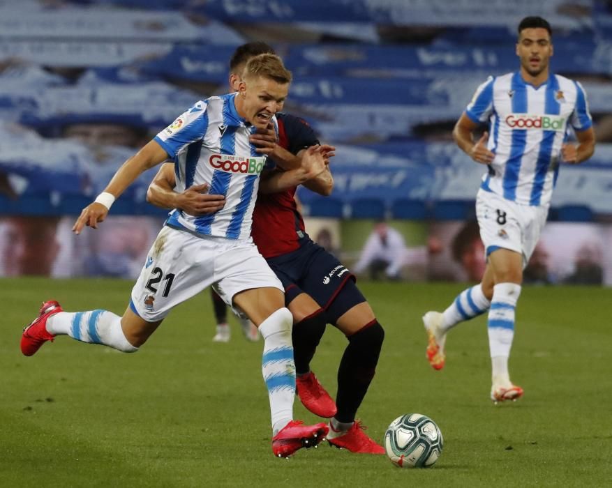 Odegaard trata de avanzar en un ataque realista.