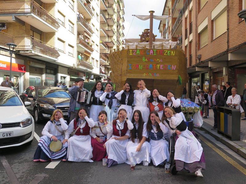 El desfile de la Euskal Jaia de Urretxu, en imágenes