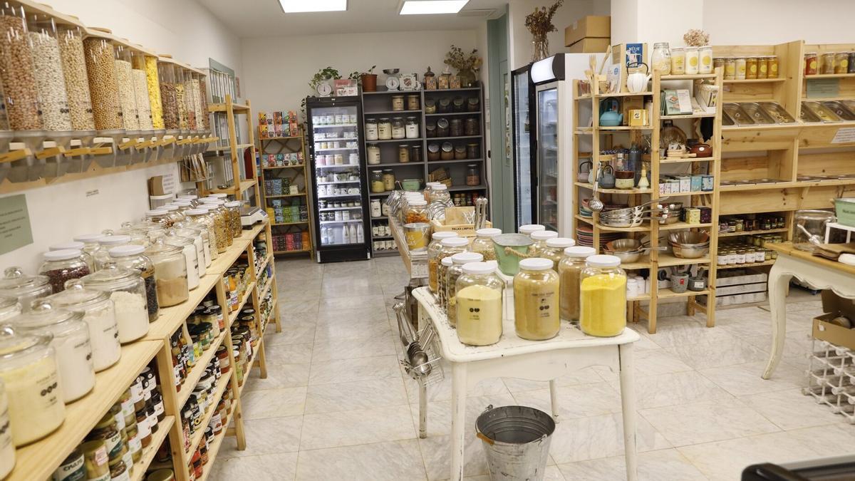 Estanterías donde la apuesta es por lo cercano y local