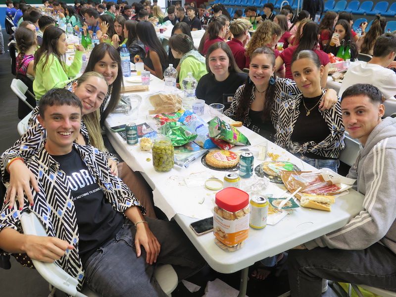 El Día de las Cuadrillas de fiestas de Urretxu, en imágenes