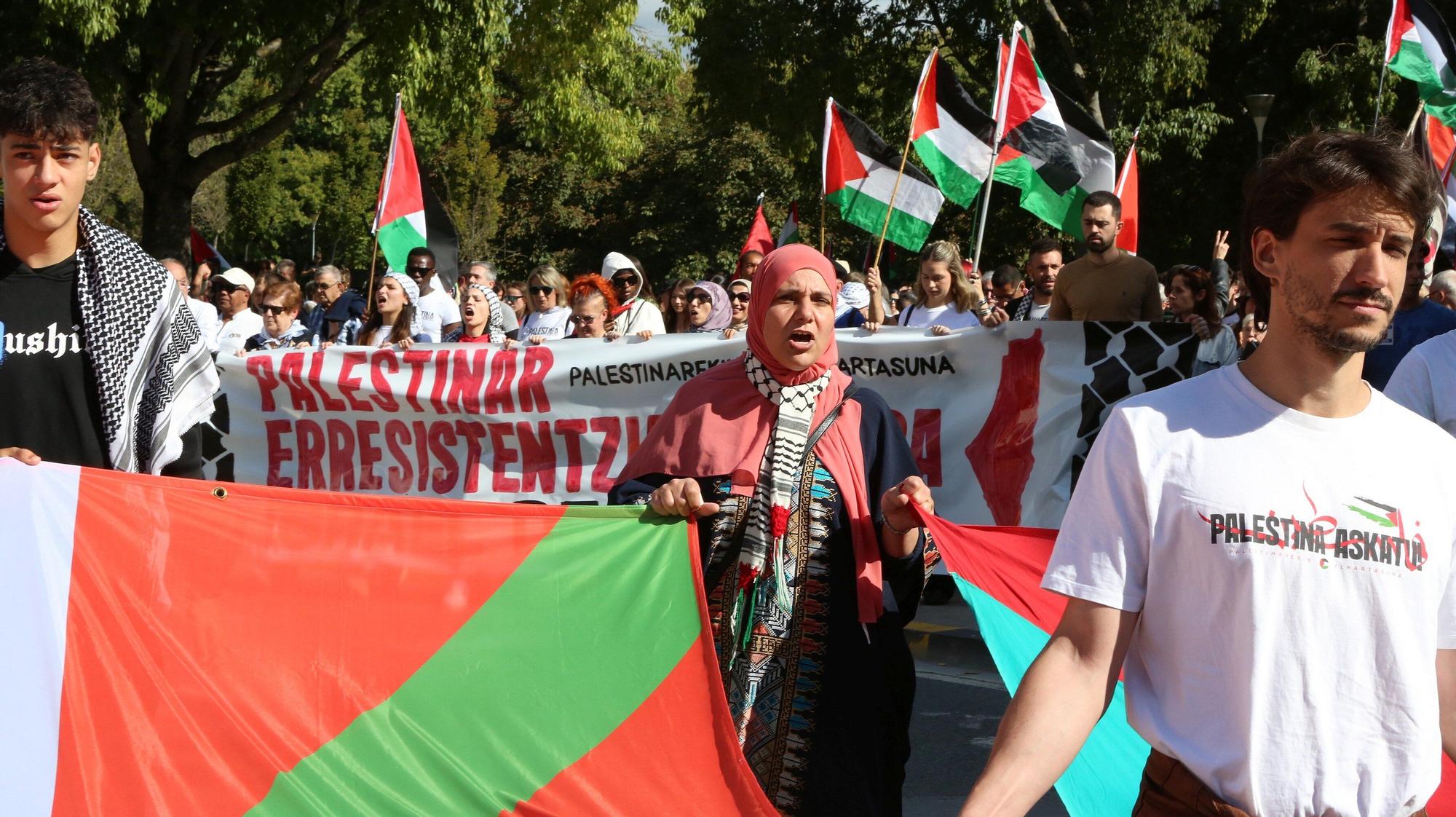 Miles de personas de toda Euskal Herria protestan en Iruñea contra el genocidio en Gaza