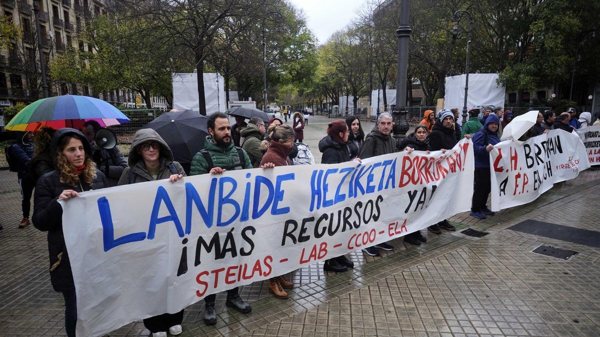 Profesores dicen en el Parlamento que Navarra tiene "la mejor FP de Europa, pero low cost"