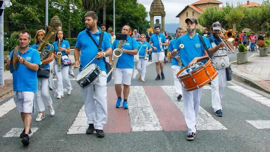 Santa Ana prende la mecha festiva  en Berango