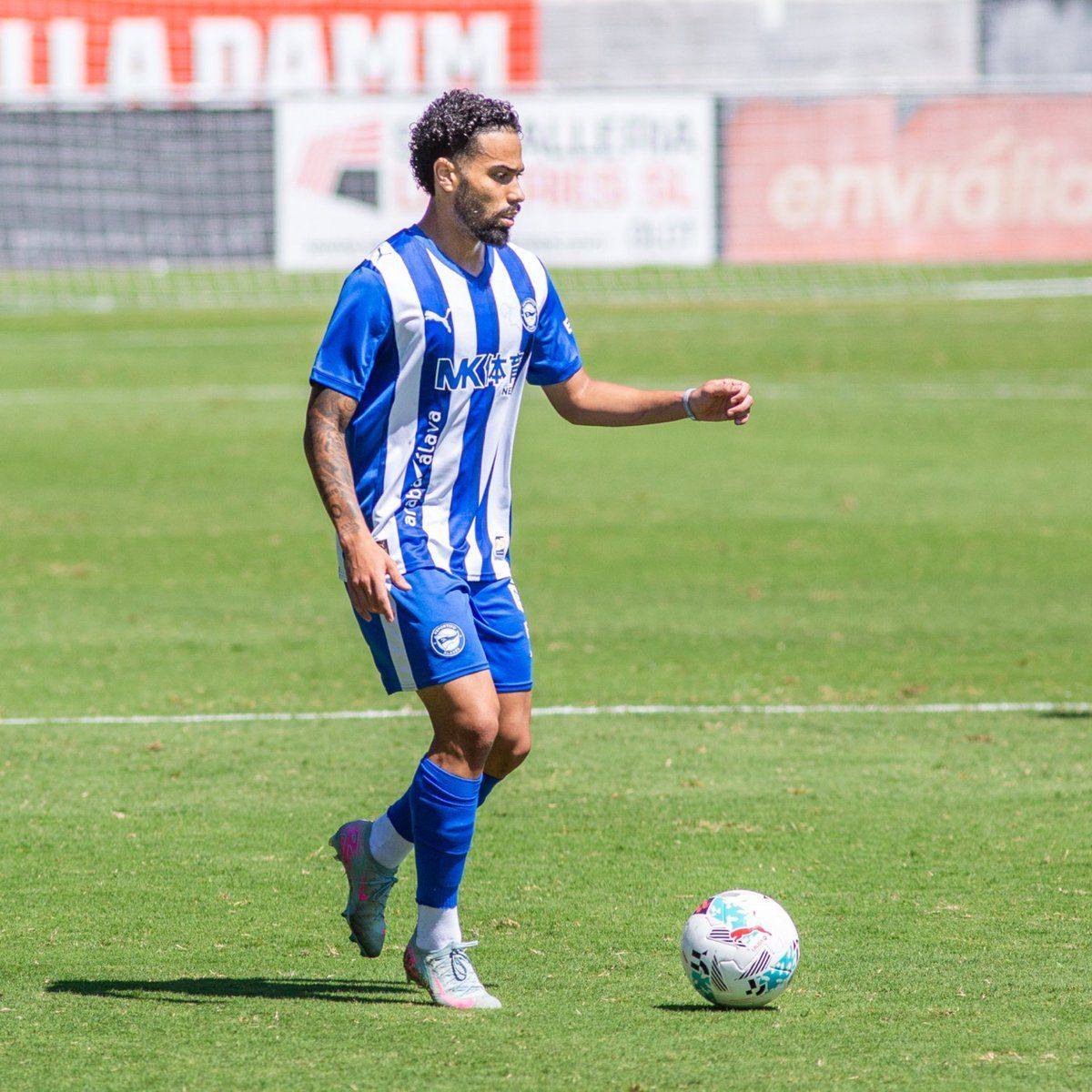 Calebe puede jugar en distintas zonas del ataque