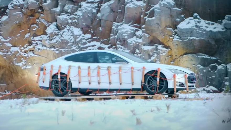 Dinamita su Tesla porque no quería pagar 20.000 euros por una batería nueva