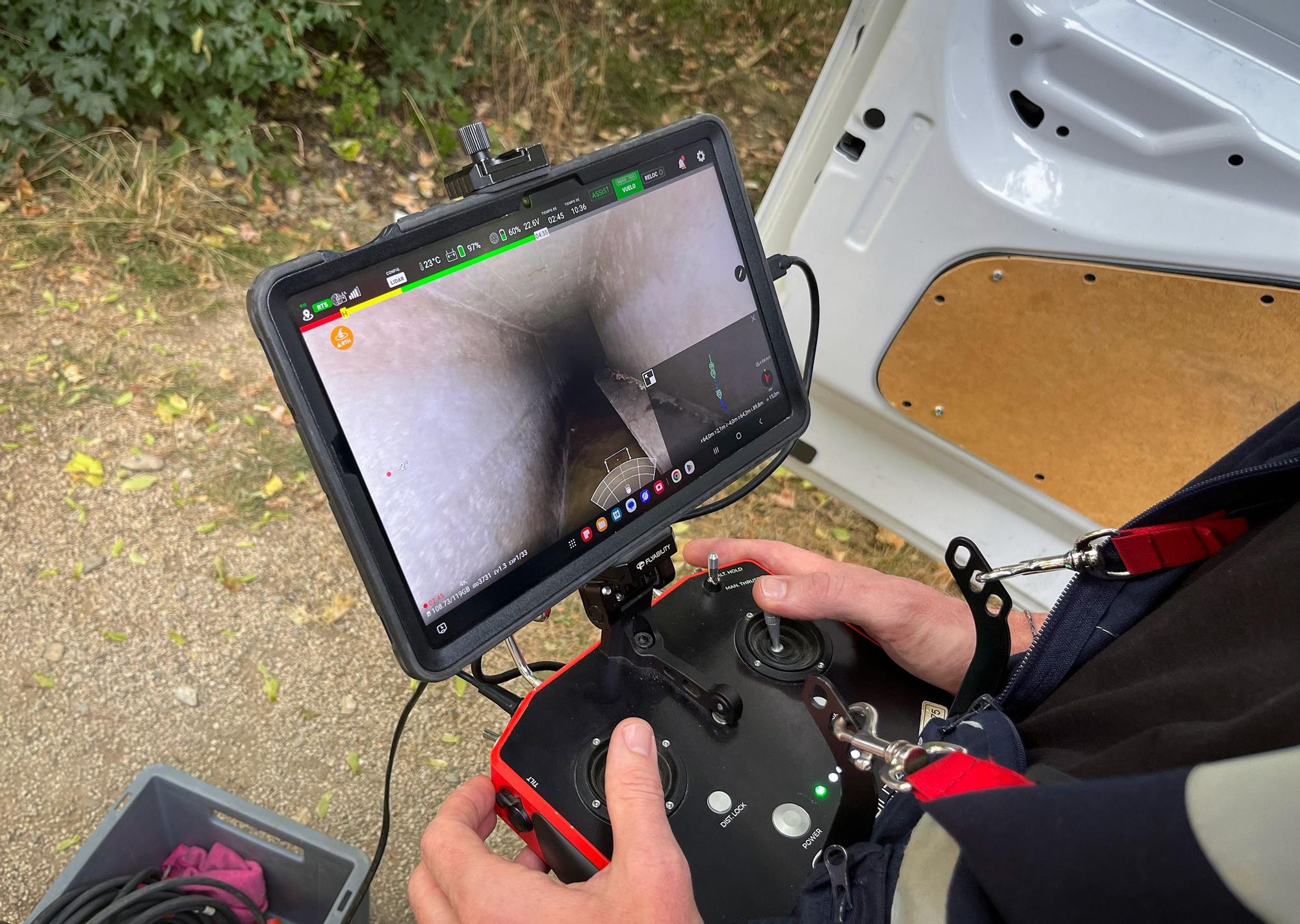 Una imagen del interior de un colector detectada con el dron.