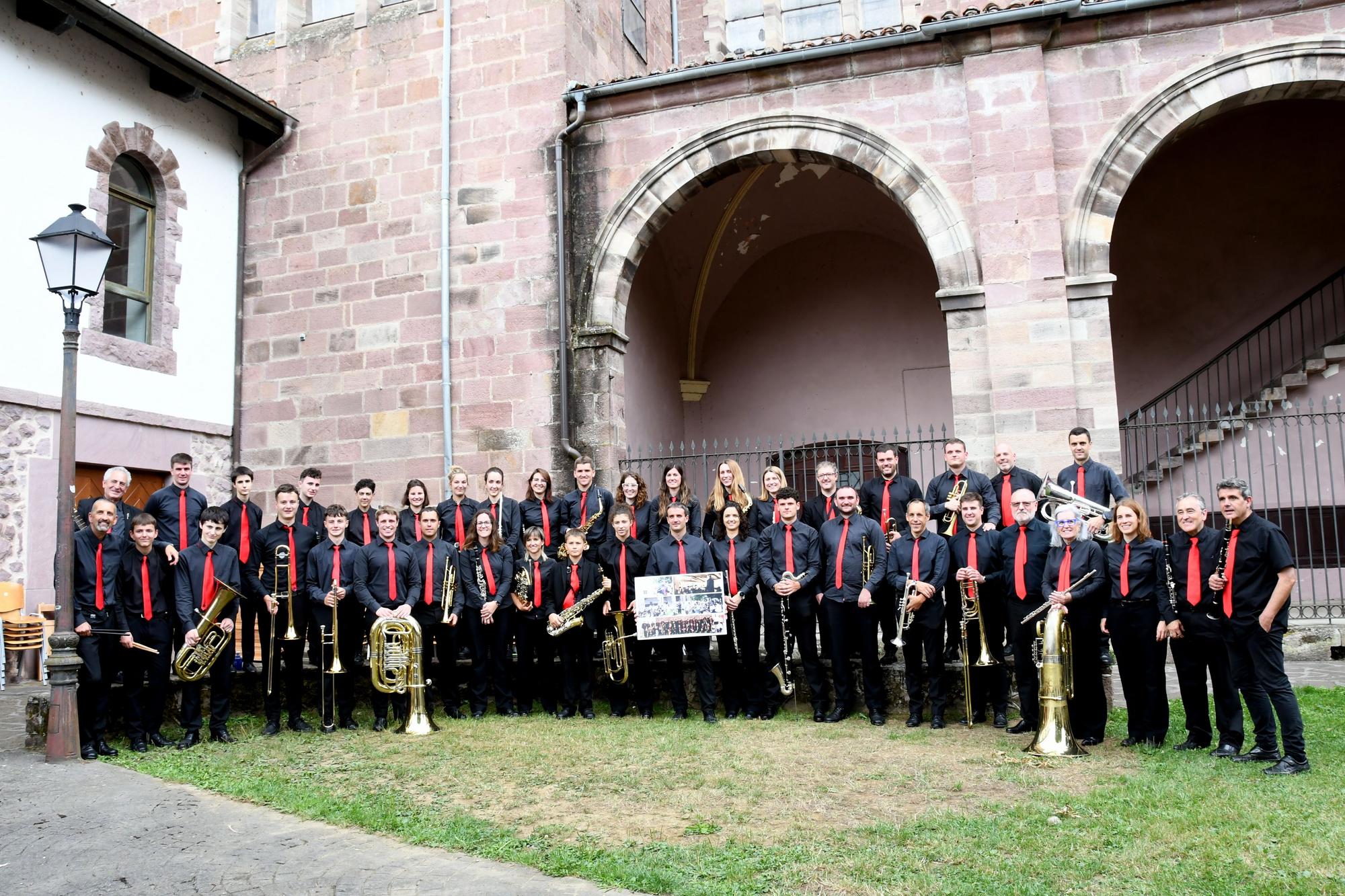 Día de aitetxis y amatxis en Elizondo con concierto de la Banda Recreo