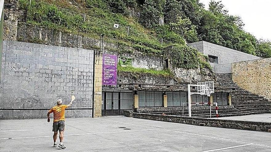 El consistorio renuncia a colocar una cubierta en el frontón de la trinidad
