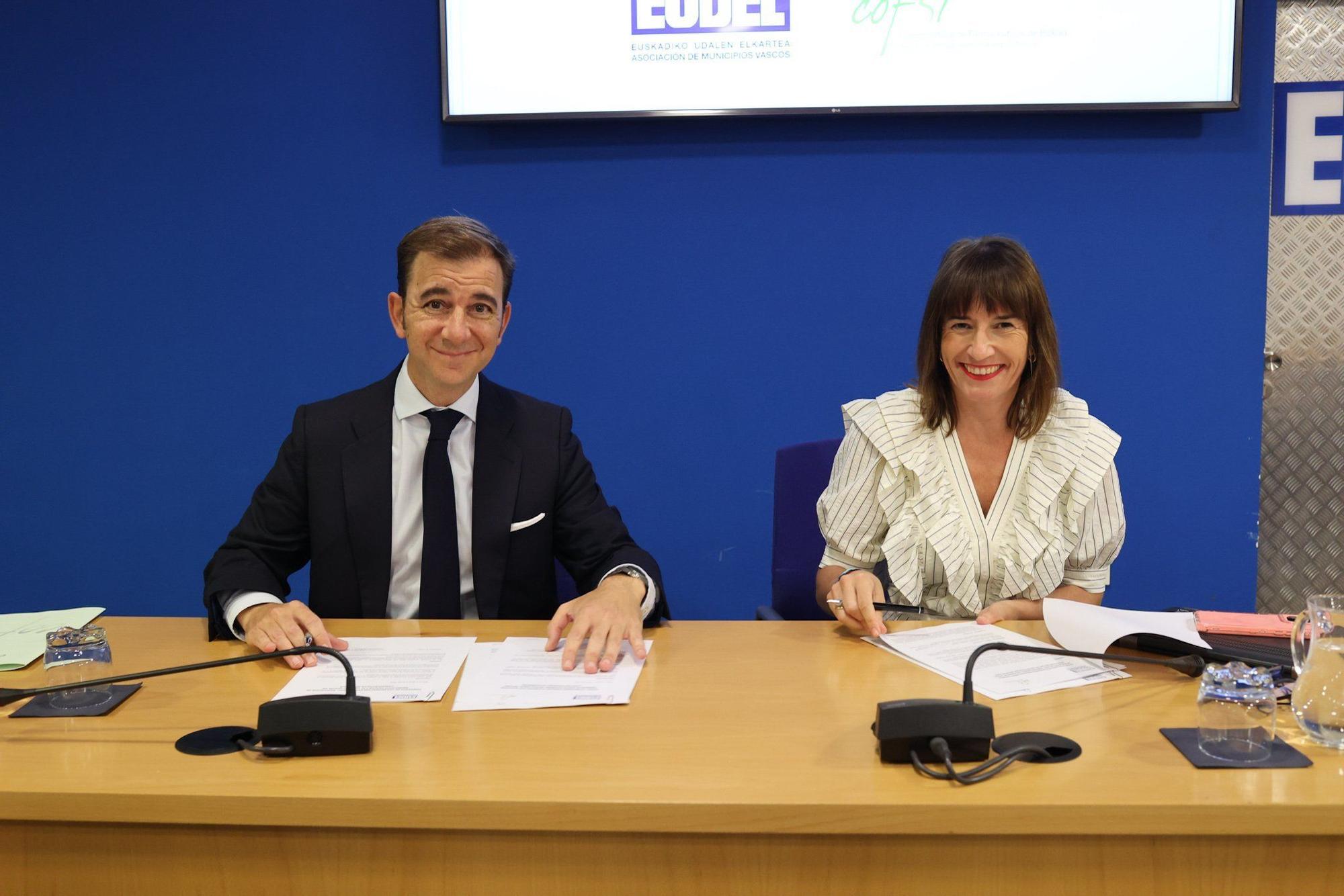 En imágenes: firma del convenio entre COFBi y EUDAL