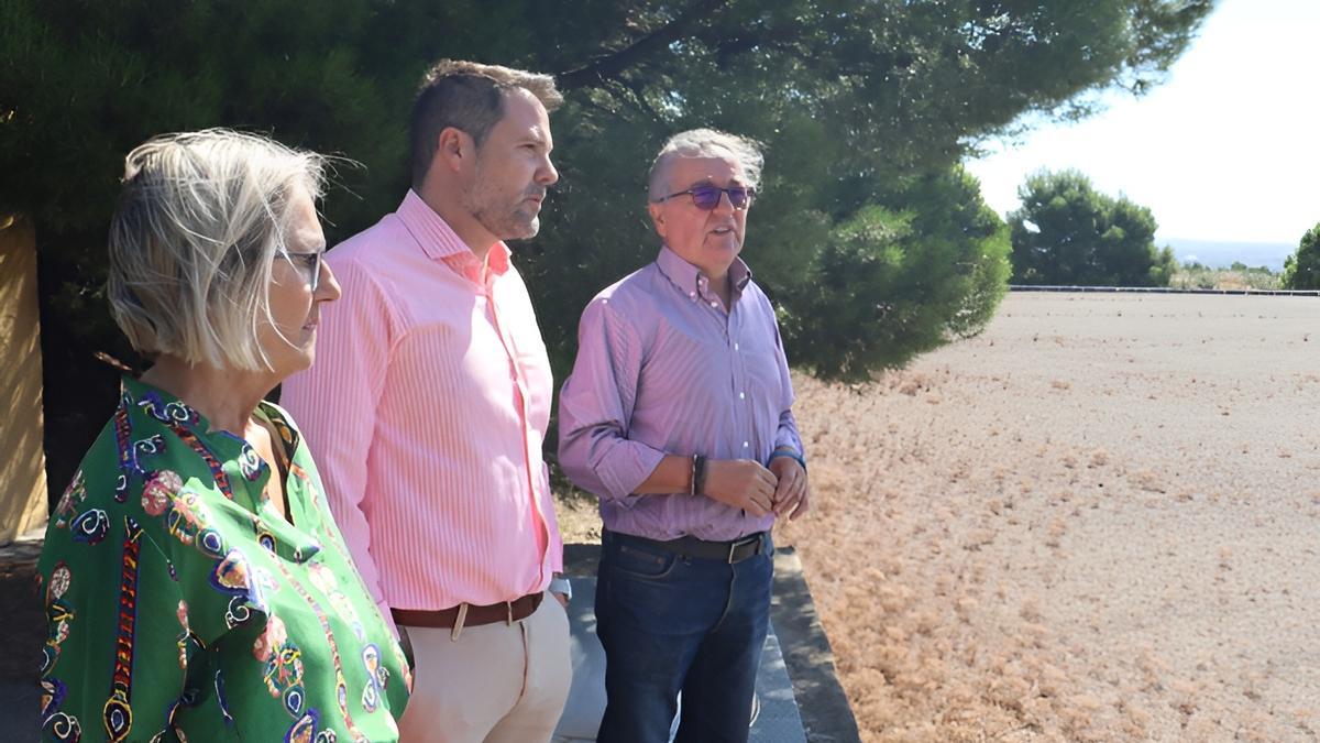 Alejandro Toquero y Anichu Agüera en su visita de la ETAP de Canraso.