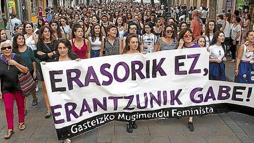 Barakaldo rechaza la última  agresión sexista y se une a la concentración de repulsa
