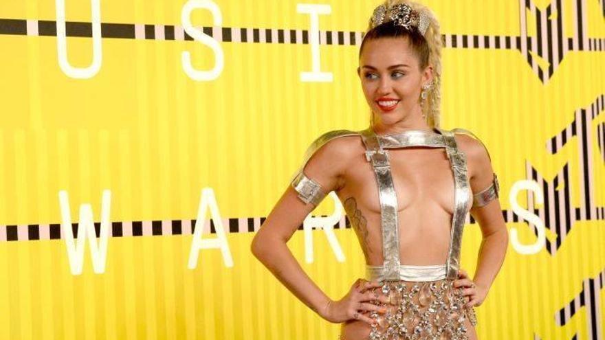 Kanye West y la extravagante Miley Cyrus marcan los MTV Video Music Awards