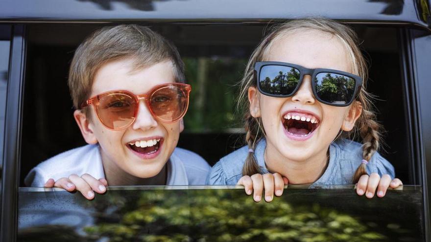 Es importante proteger los ojos de los niños en verano para prevenir la aparición de patologías oculares futuras