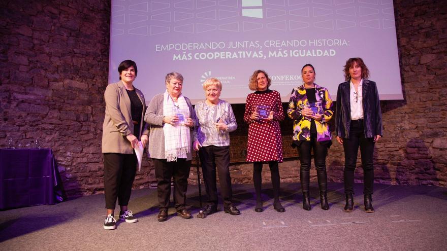 Premio a las mujeres que abrieron camino en la empresa cooperativa y en la sociedad en general