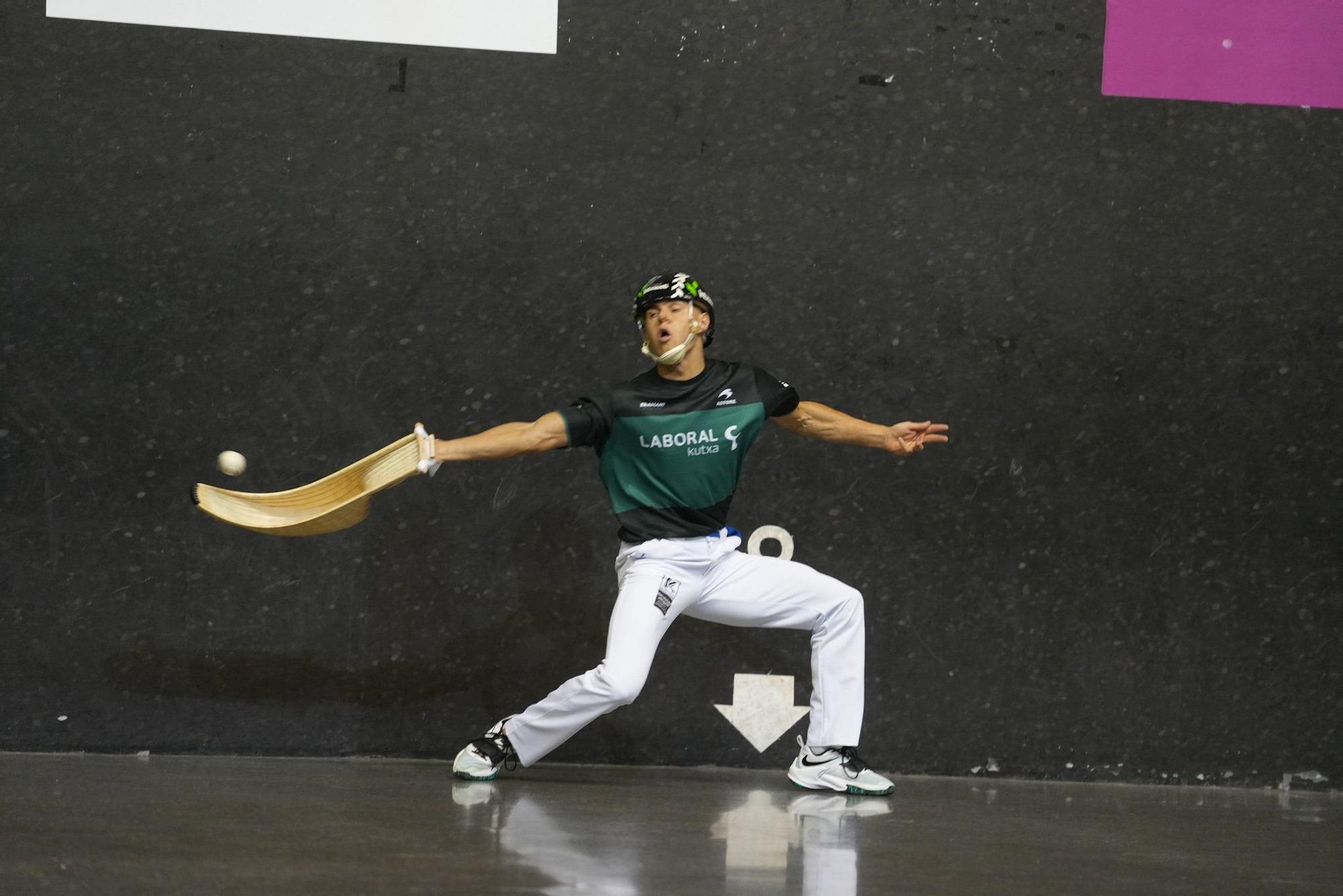 Alex Goitiandia-Lekerika y Urreisti-López suman sus primeros triunfos del Winter Series ante Johan-Gorka y Goixerri-Manci en la jornada inaugural del Winter Series.