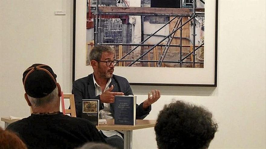 Lázaro Echegaray presenta la ‘Vida de Bonifacio Echegaray’