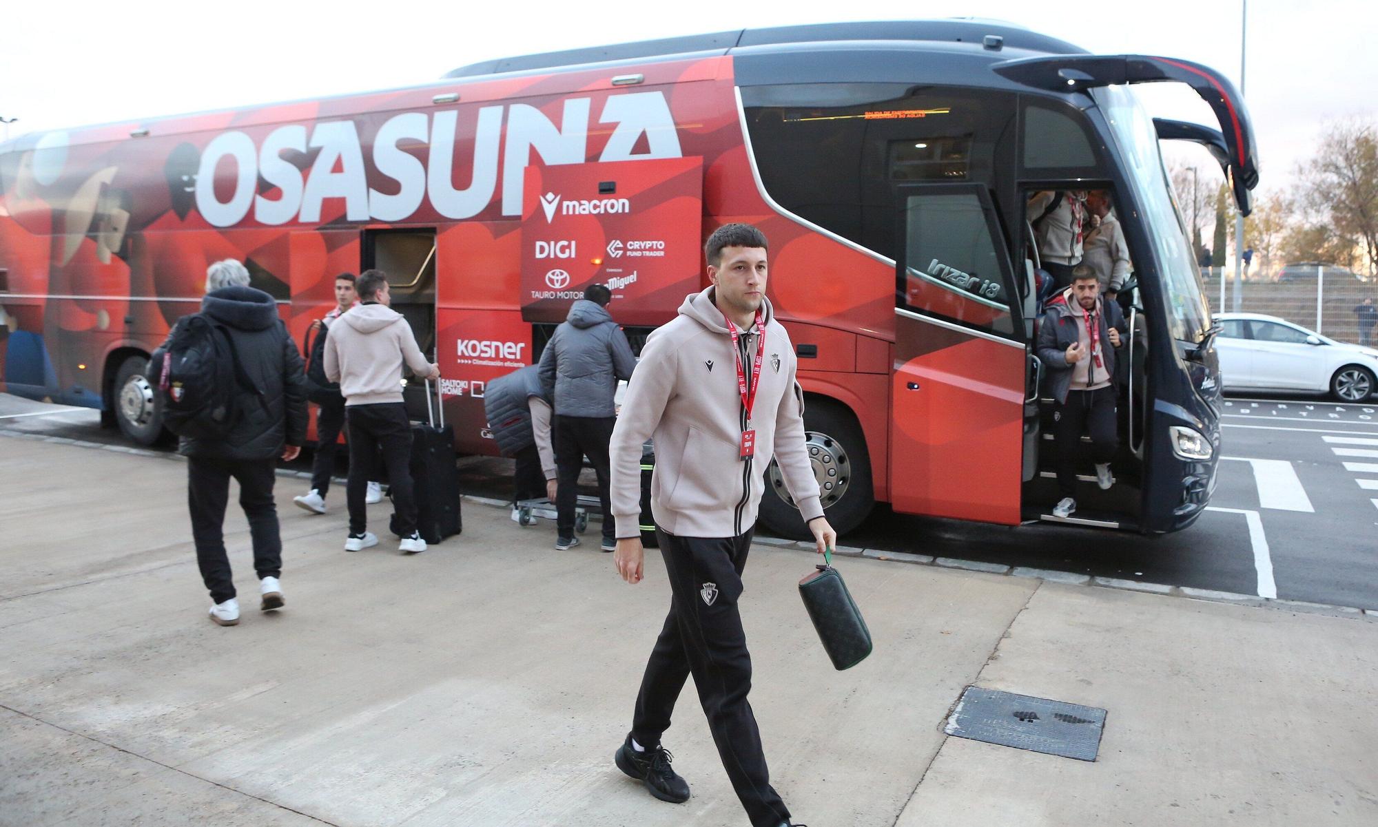 Fotos de la llegada de los jugadores de Osasuna al Ibercaja Estadio