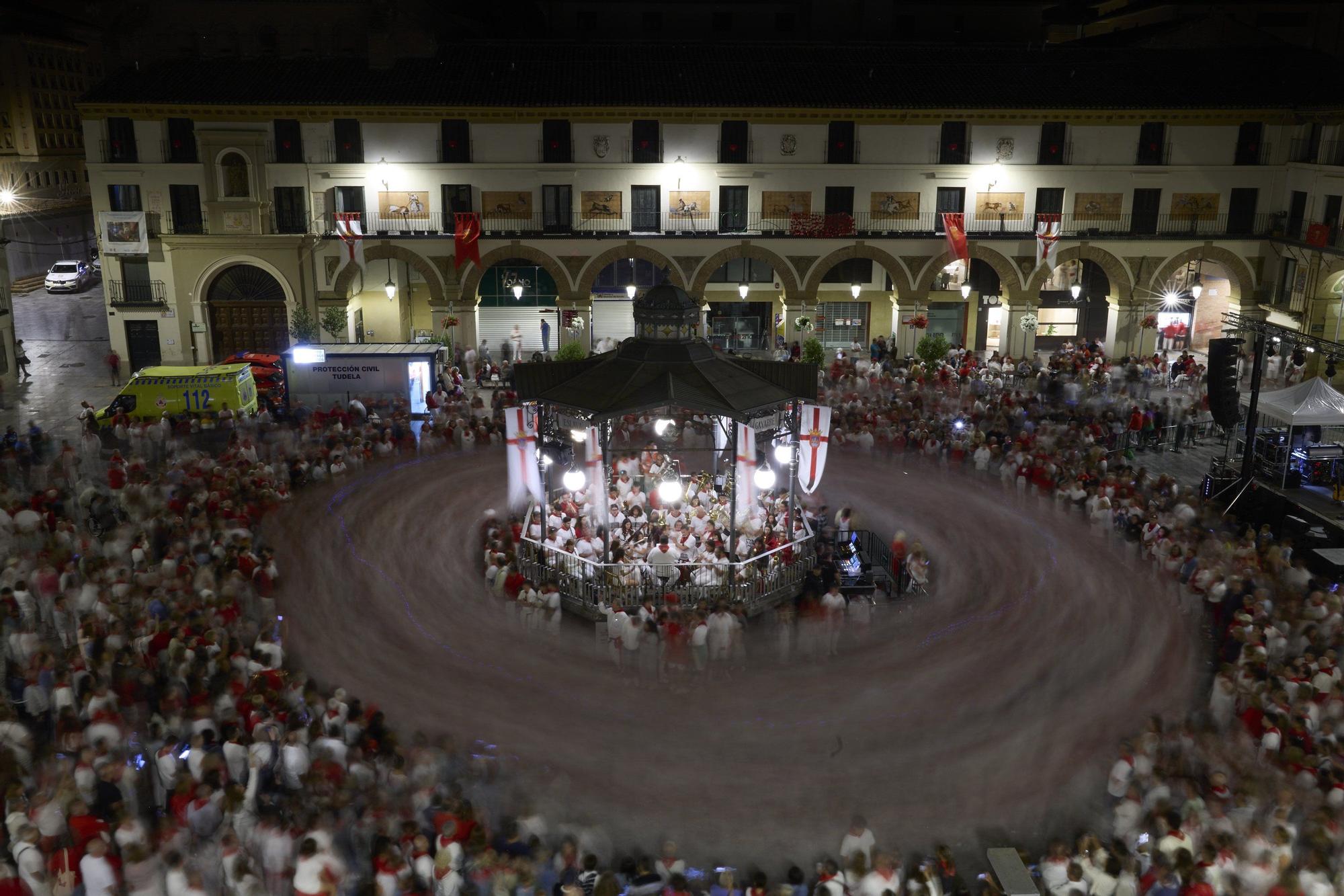 Fotos del baile de La Revoltosa en Tudela