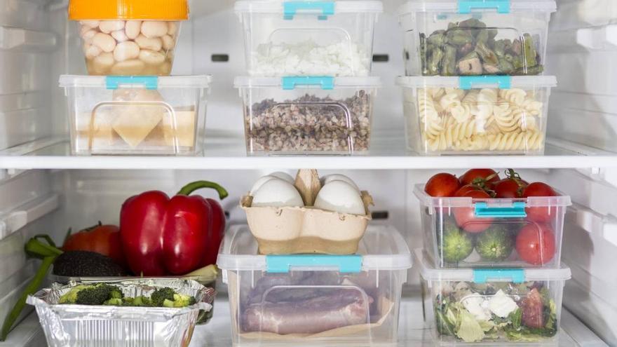 Cinco alimentos que no debes guardar en la nevera, según una dietista y nutricionista