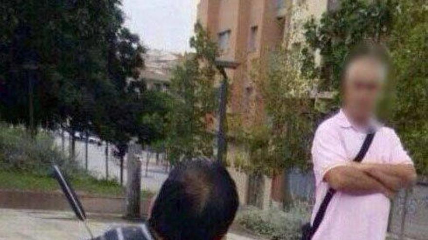 Fotografía facilitada por La Veu de Lleida de una de las cinco personas apuñaladas en plena calle.