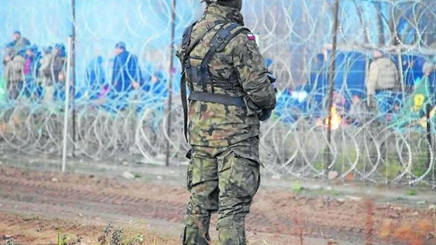 Periodistas y activistas exigen a Polonia que les permita acceder a la frontera bielorrusa