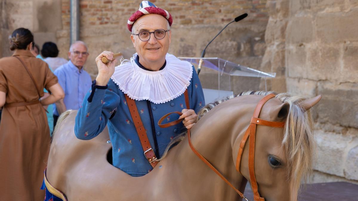 Juan Sainz kultur eragileak ibilbide luzea egin du dantzari, zaldiko edo gaitero gisa / Juan Sainz