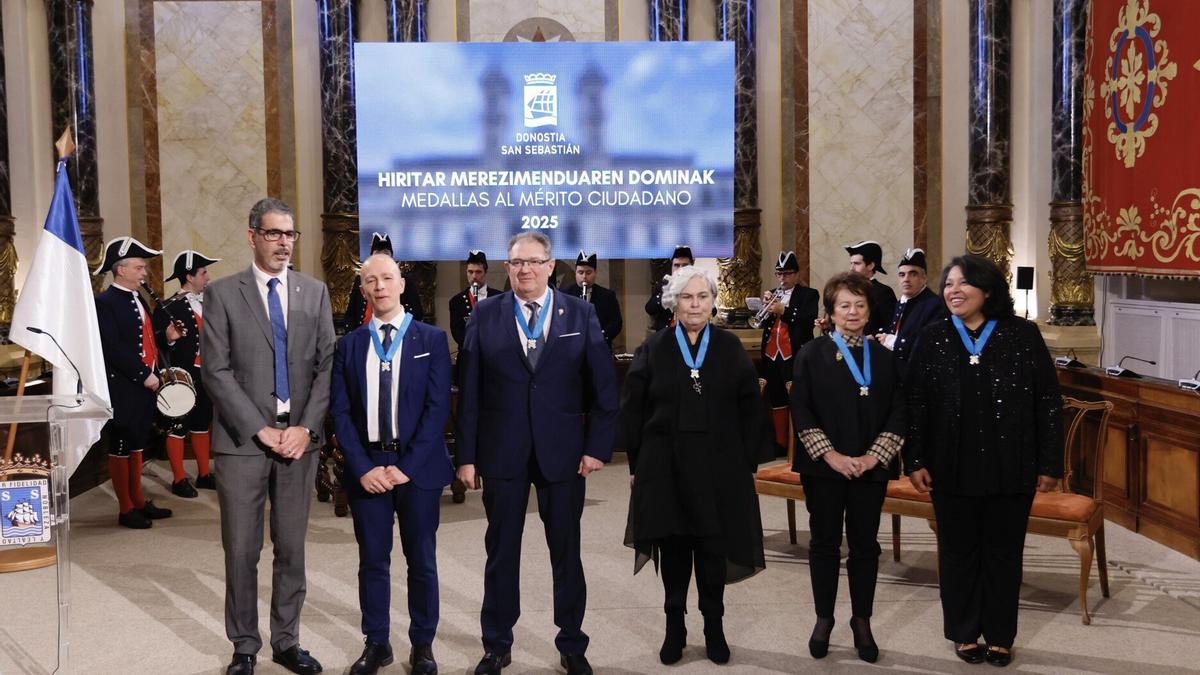 Galardonados con las Medallas al merito ciudadano en 2025.