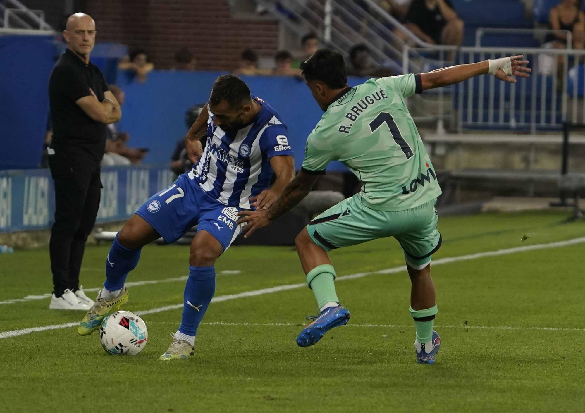 En imágenes: Así está siendo el debut liguero del Alavés contra el Levante