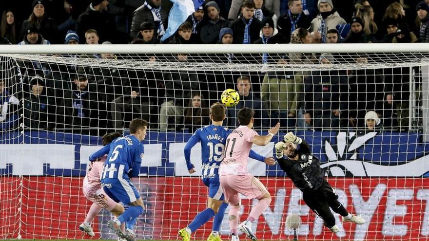 El 1x1 del Alavés ante el Oviedo: Sivera mantiene vivo al equipo