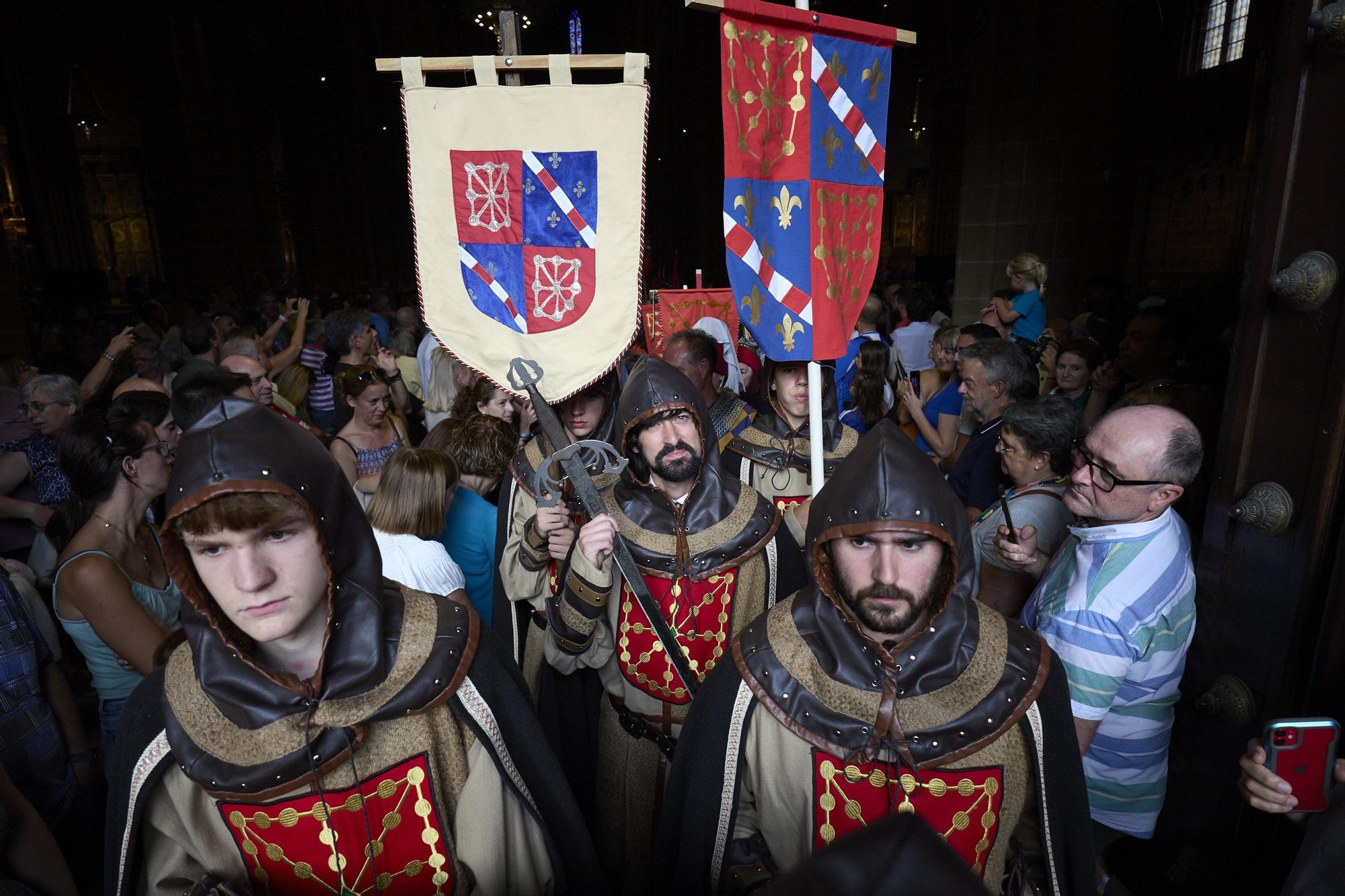 Fotos de la ceremonia de coronación de Carlos III, rey que unificó los tres burgos de Pamplona
