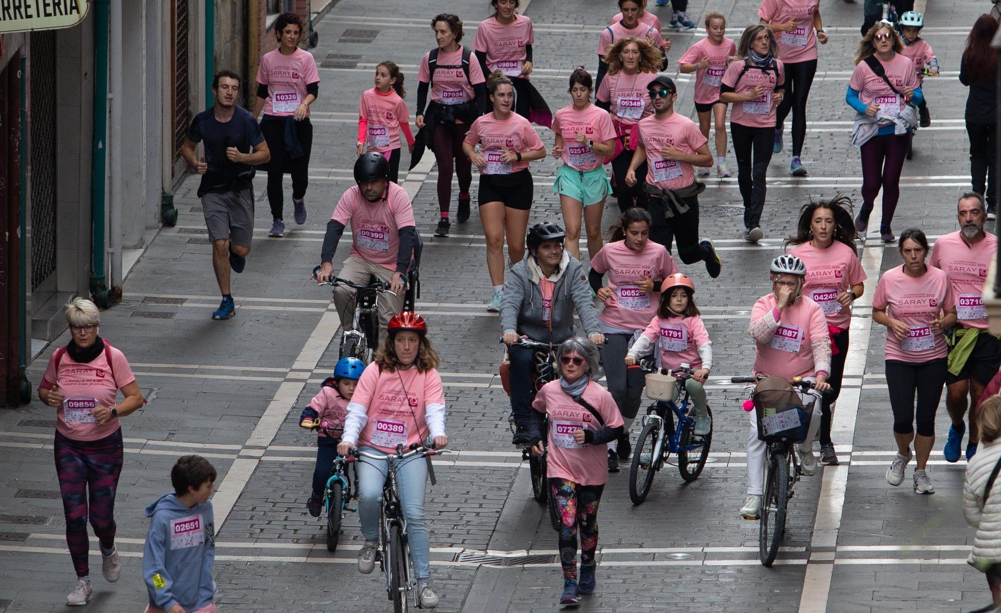 Fotos de la Carrera contra el Cáncer de Mama de Saray en Pamplona 2025
