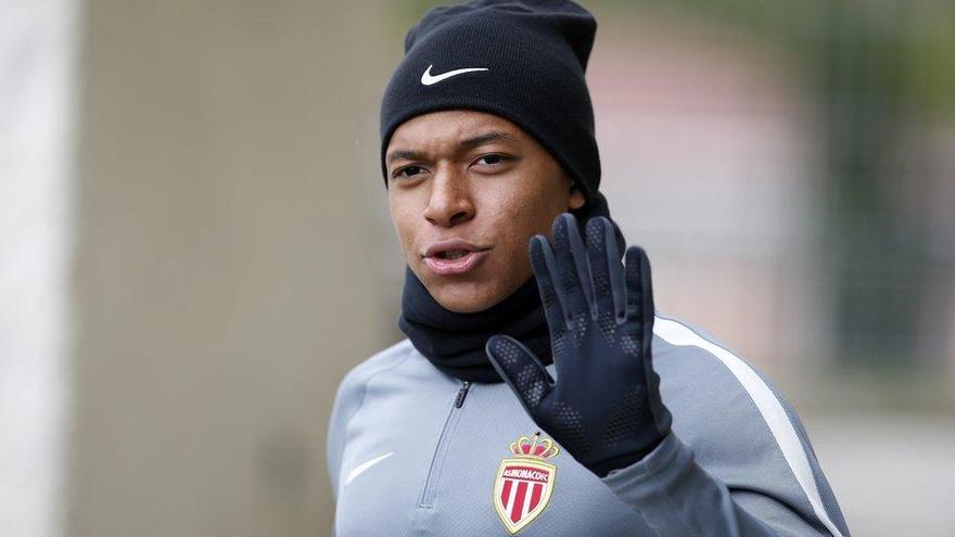 Mbappé, en un entrenamiento con el Mónaco.