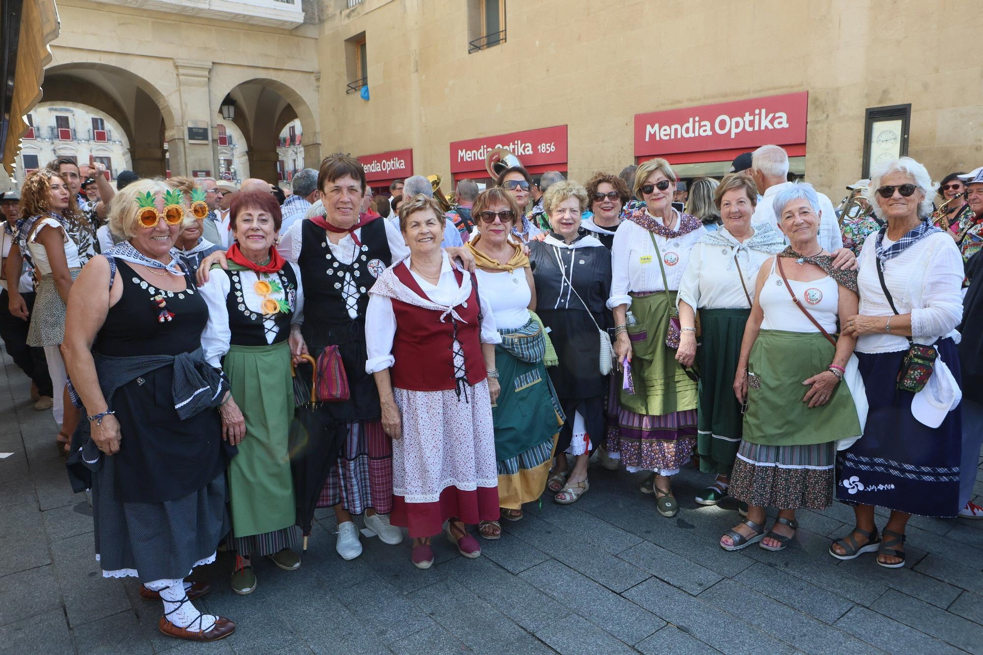 En imágenes: Blusas y neskas veteranos celebran su día grande en La Blanca