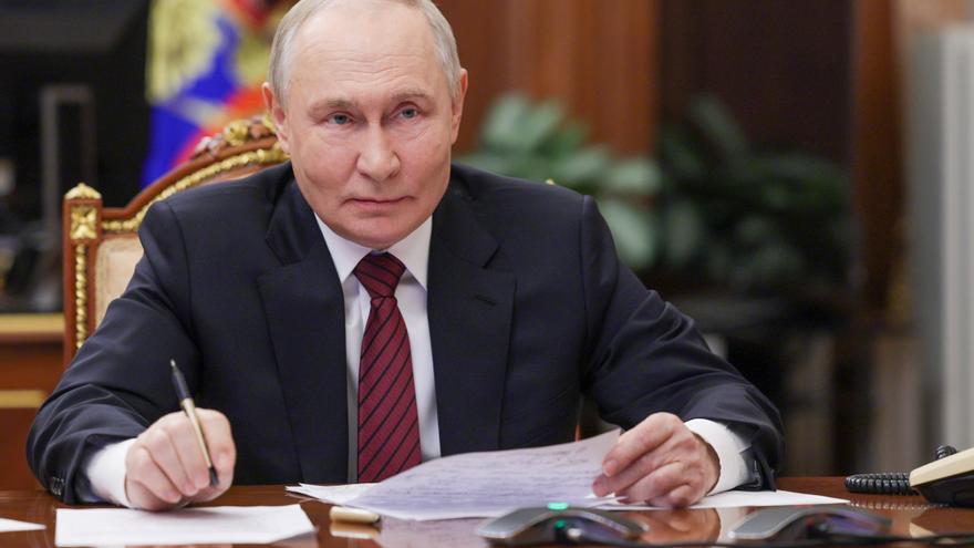 Putin expresa su apoyo al Gobierno venezolano en una conversación telefónica con Maduro