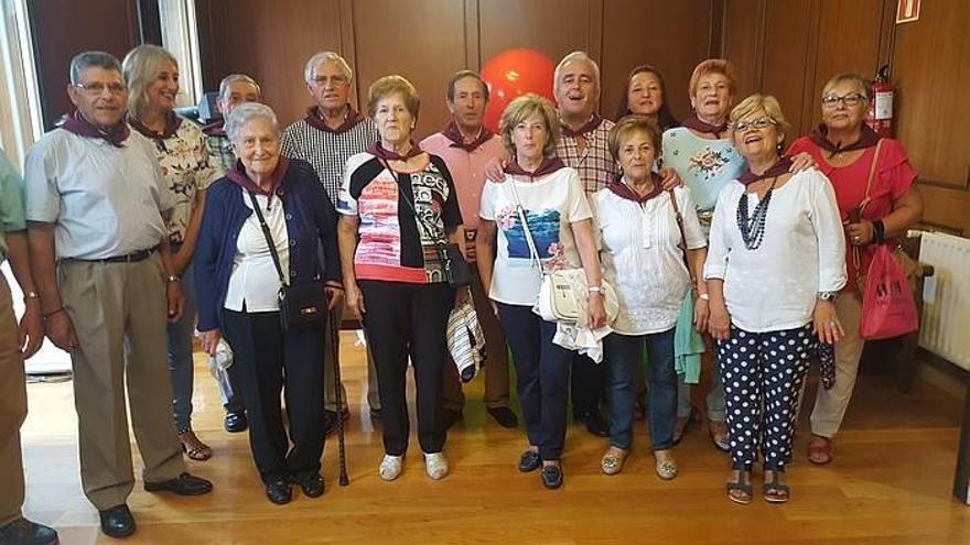 Los ilustres pregoneros de las fiestas de Trapagaran instantes antes de leer el pregón de las fiestas. Foto: E. Zunzunegi