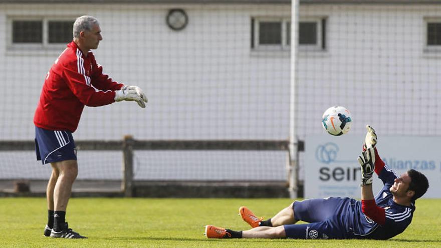 Osasuna anuncia que Vicuña deja de entrenar a los porteros