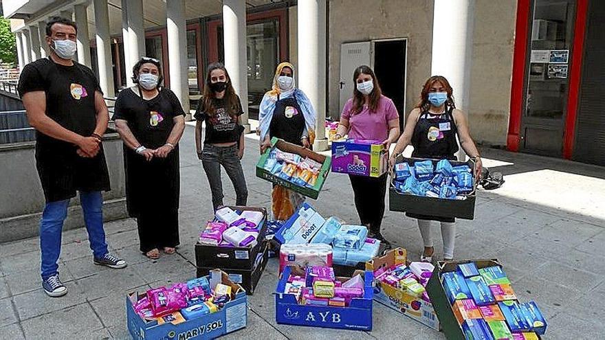 Representantes de Ahal Dugu y voluntarios de IMME, ayer. Foto: A.D.