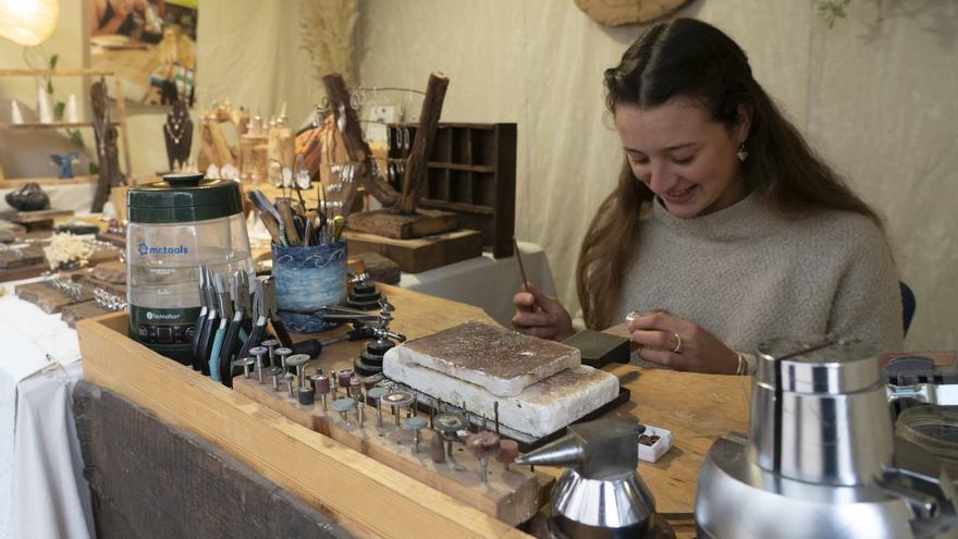 Lan Berri llena de artesanía la plaza de los Celedones de Oro