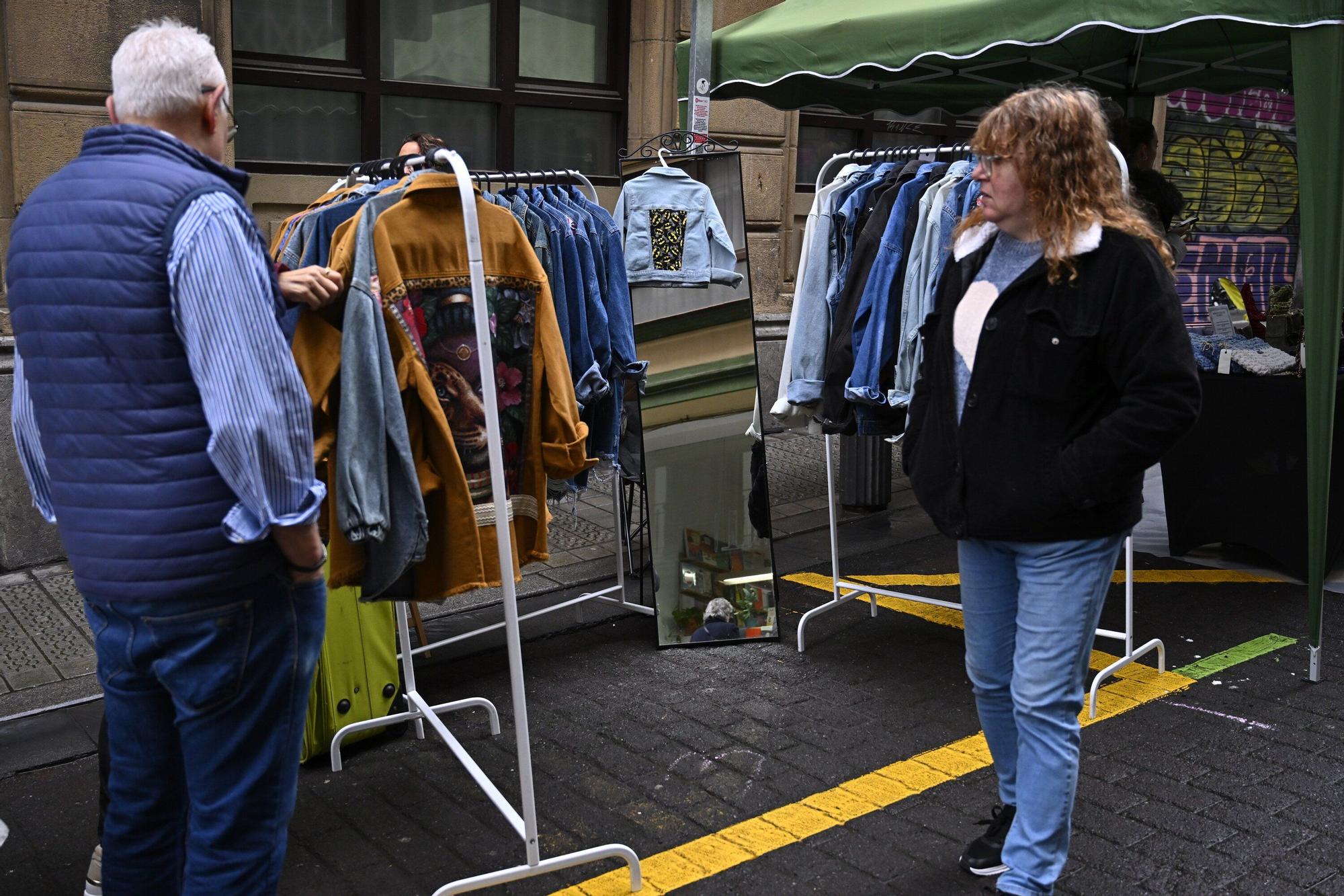 En imágenes: el mercado del Dos de Mayo se viste de Navidad