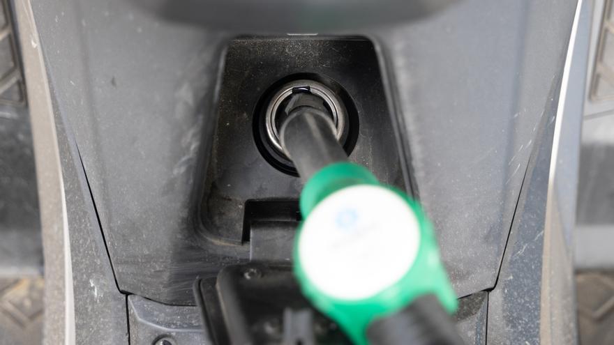 El petróleo podría alcanzar los 120 dólares por barril si Ormuz se bloquea durante un mes