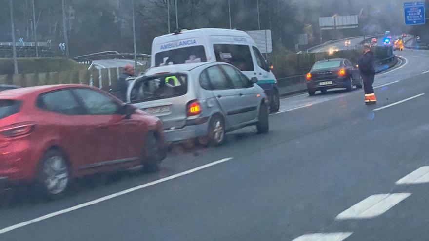 Dos accidentes provocan retenciones en la salida de Durango hacia Donostia